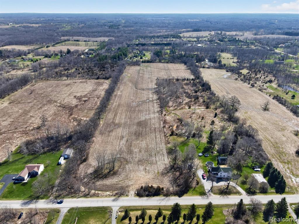000 N Burkhart, Howell, MI 48843 — Photo 10