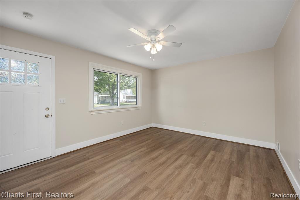 4993 Bedford Street, Dearborn Heights, MI 48125 — Photo 12
