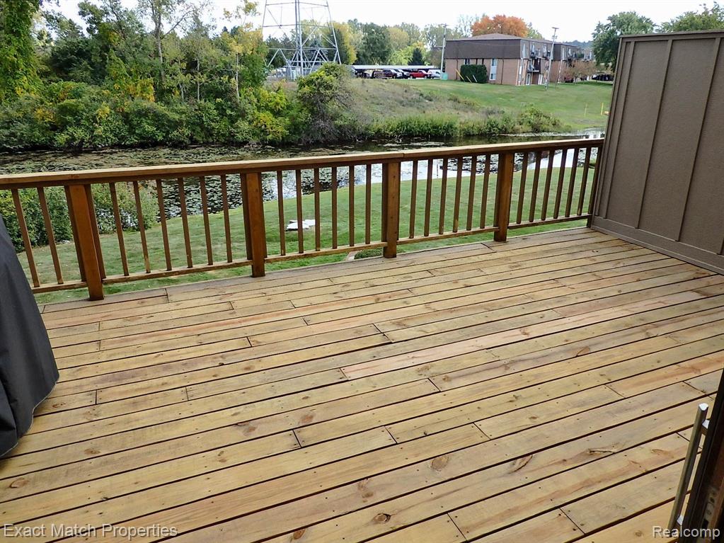 6896 NORTHCREST Way E, 15, Clarkston, MI — Photo 23