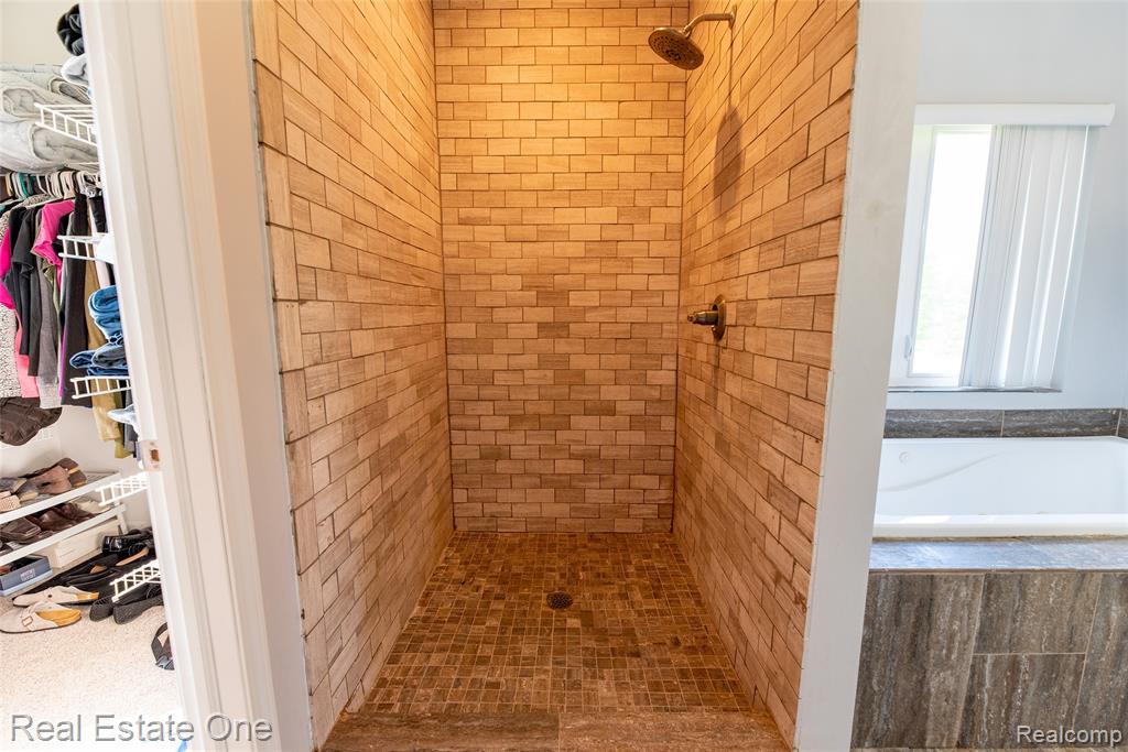 10125 Chase Lake Road, Fowlerville, MI 48836 — Photo 18