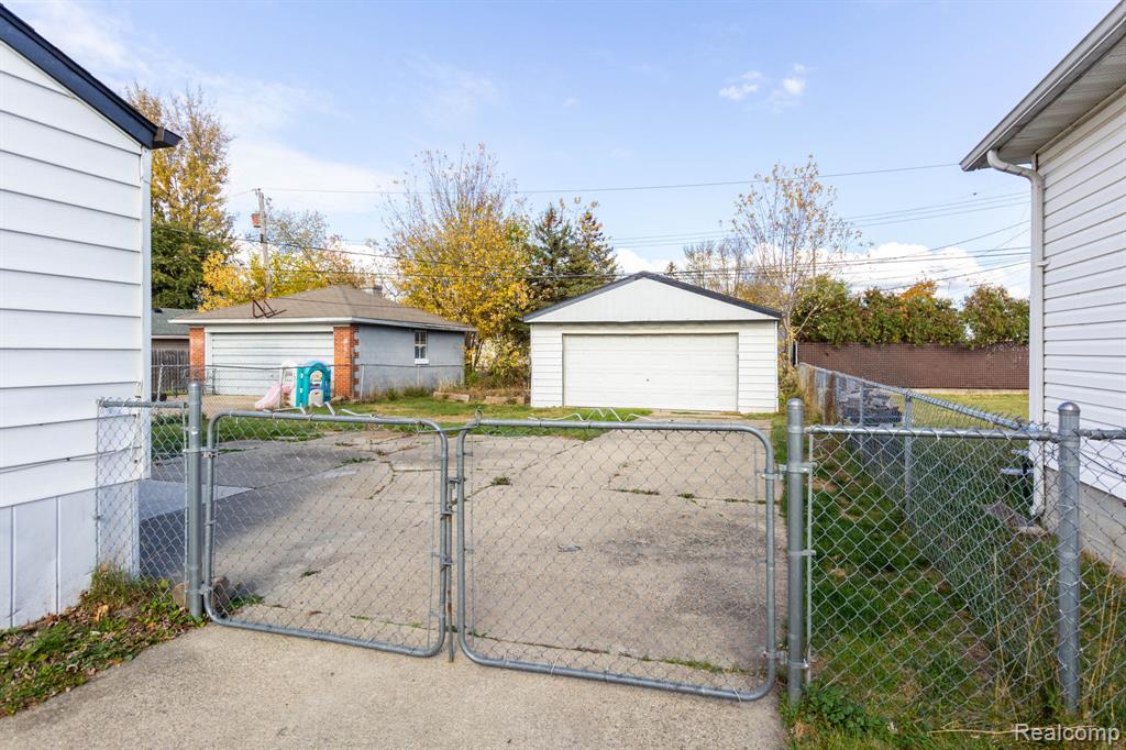 7481 Gerald Avenue, Warren, MI 48092 — Photo 27