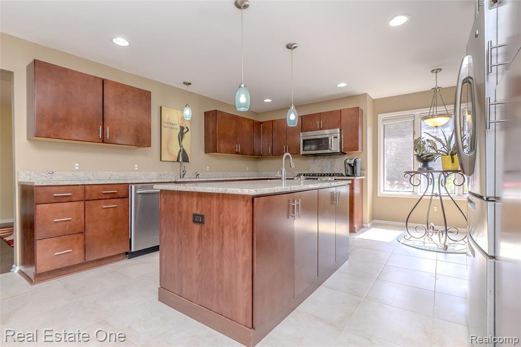 4575 Fairway Court, Waterford, MI 48328 — Photo 43