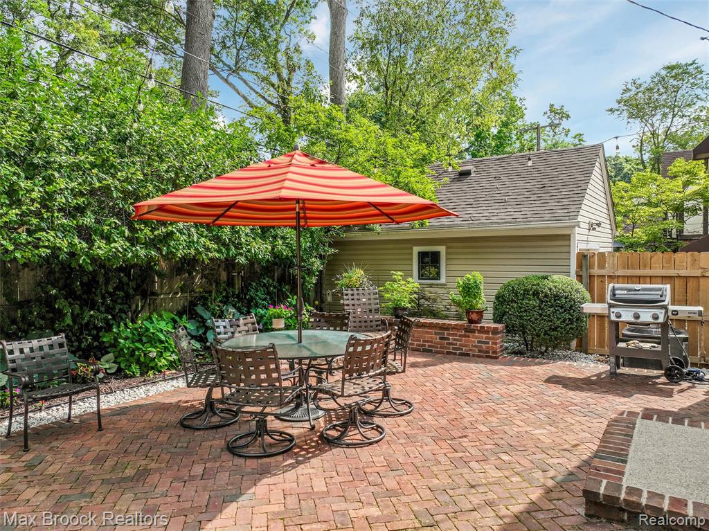 454 W Oakridge Street, Ferndale, MI 48220 — Photo 40