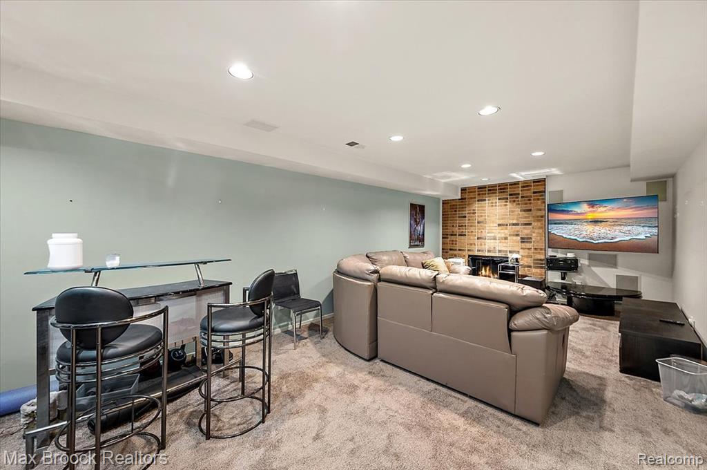 1592 S Hill Circle, Bloomfield Hills, MI 48304 — Photo 21