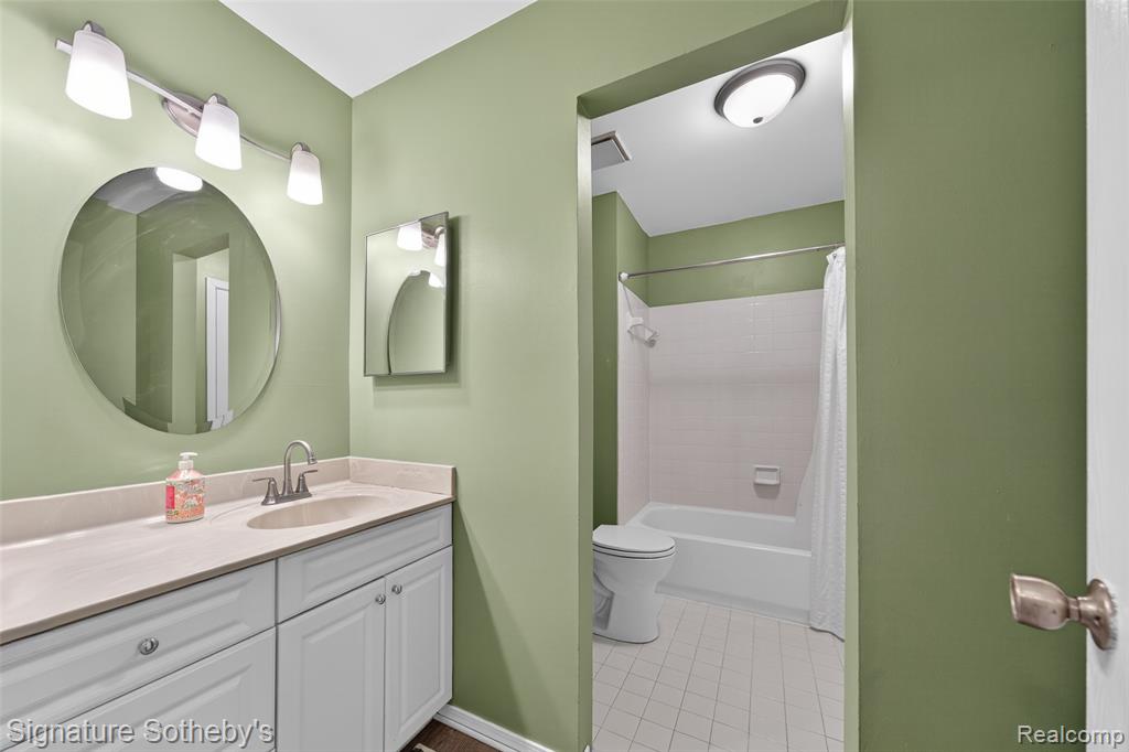 875 S Pontiac Trail, B208, Walled Lake, MI 48390 — Photo 9