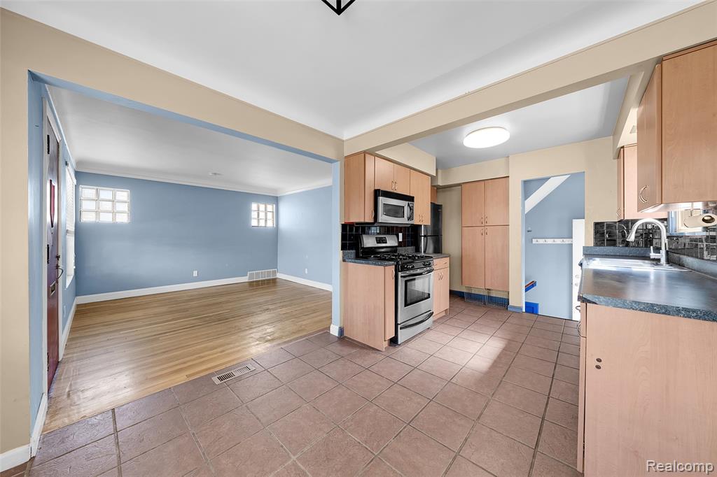 8272 Coolidge, Center Line, MI 48015 — Photo 12