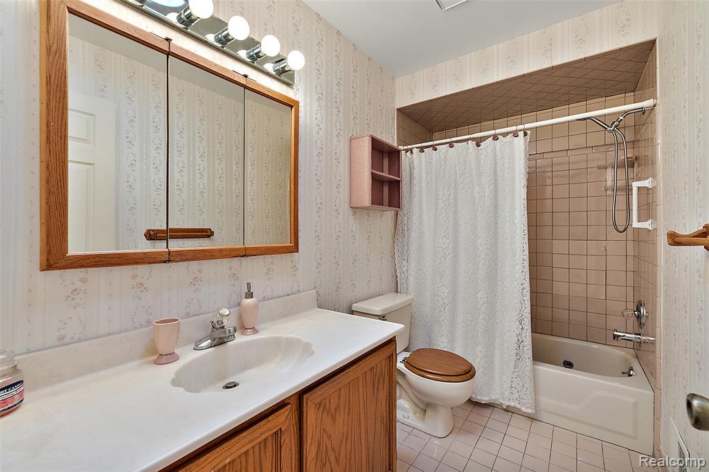 42590 Schienle Lane, Clinton Twp, MI 48038 — Photo 40