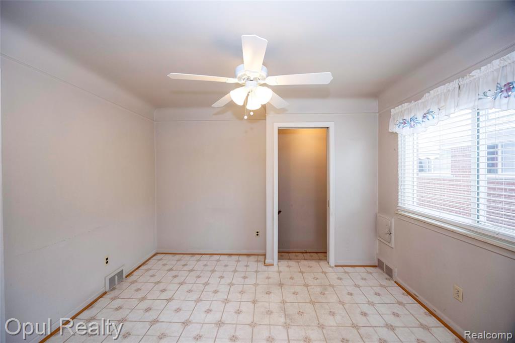 4174 Katherine Street, Dearborn Heights, MI 48125 — Photo 10