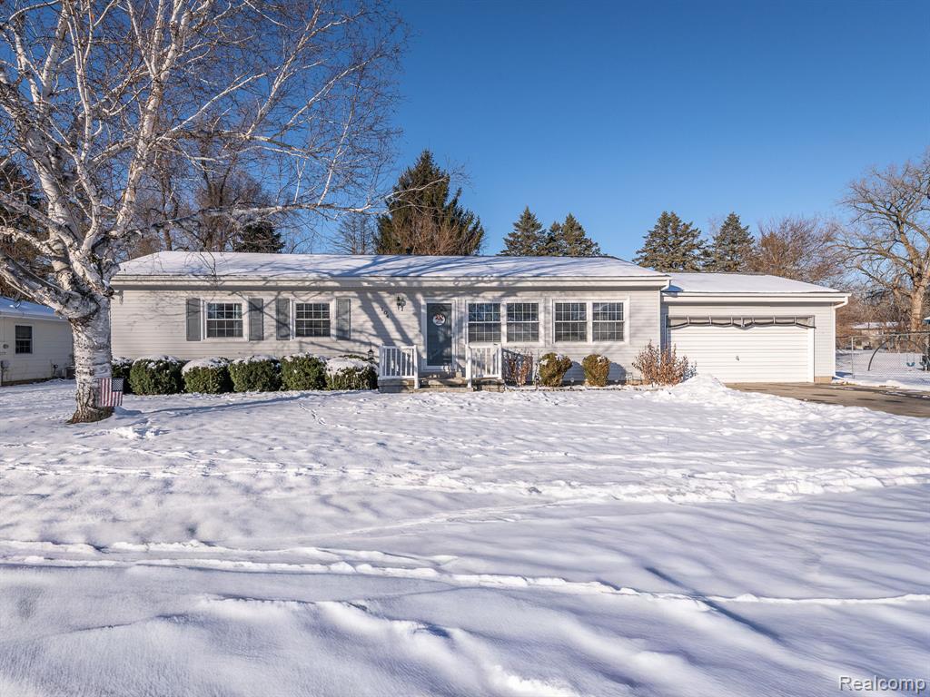 104 Valley Drive, Hudson, MI 49247 — front exterior