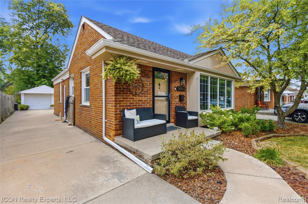 19994 Woodmont Street, Harper Woods, MI 48225