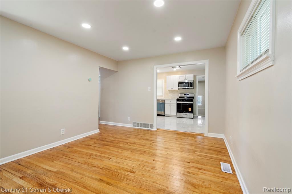 5378 Weddell Street, Dearborn Heights, MI 48125 — Photo 5