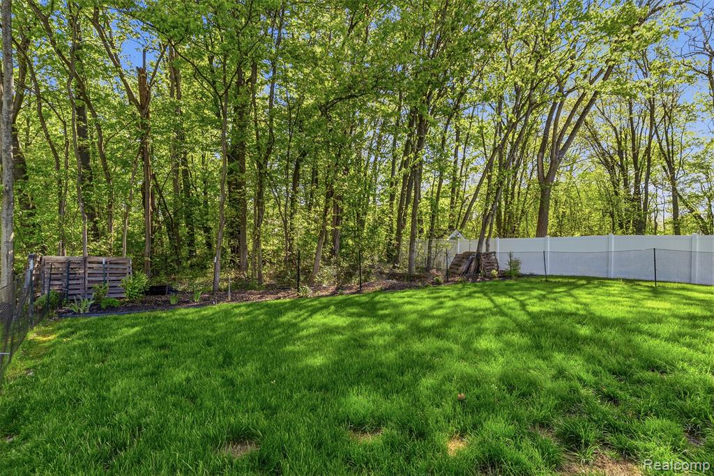 6048 Burton Estates Drive, Burton, MI 48519 — Photo 34