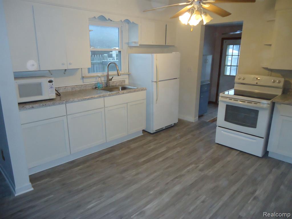 595 S RIVER Road, Saginaw, MI 48609 — Photo 12