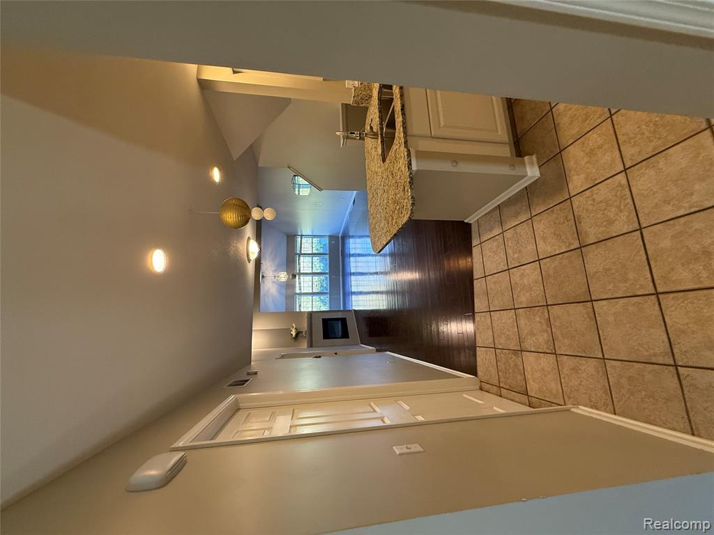 7172 Kings Way, Flushing, MI 48433 — Photo 5