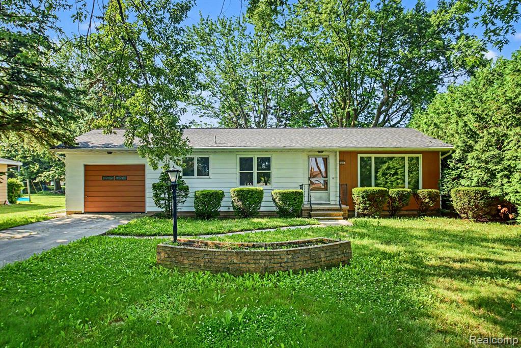 7275 Kraft Street, Pigeon Vlg, MI — front exterior