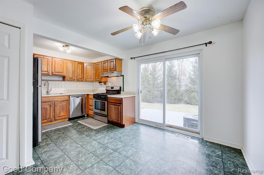 45756 KENSINGTON Street, 319, Utica, MI 48317 — Photo 7