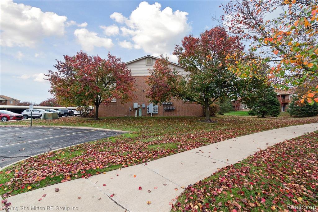 9755 WILDFLOWER, Belleville, MI 48111 — Photo 30