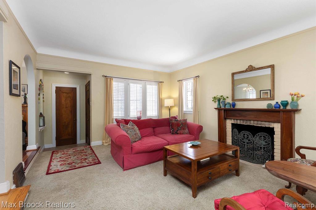 831 W OAKRIDGE Street, Ferndale, MI 48220 — Photo 6