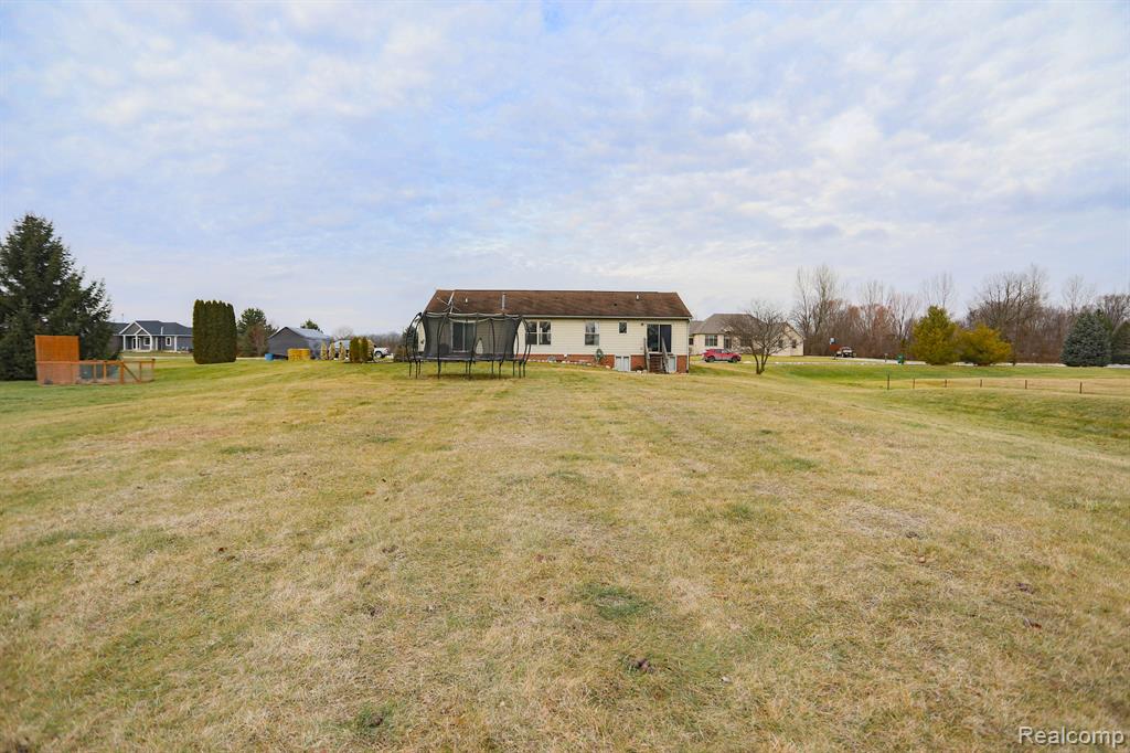 7058 OLDE FARM Trail, Almont, MI 48003 — Photo 11