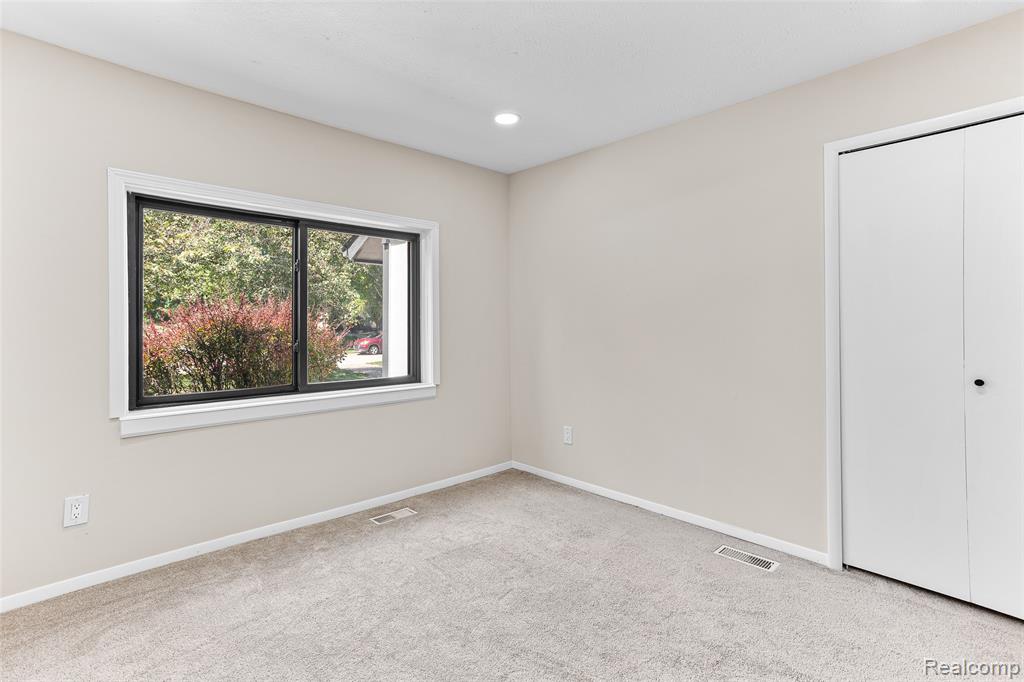 5086 FALMOUTH Drive, Troy, MI 48085 — Photo 18