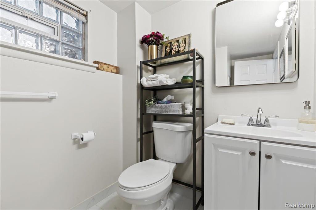 4724 S TUXEDO Drive, Warren, MI 48092 — Photo 19