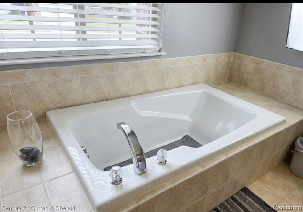 23756 Waterview Dr, New Boston, MI 48164 — Photo 20