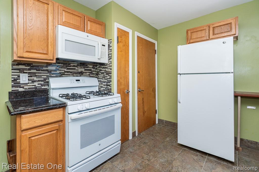 8272 Racine Road, Warren, MI 48093 — Photo 13