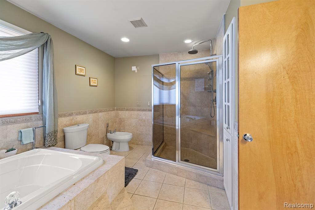 49332 GOLDEN LAKE Drive, Shelby Twp, MI 48315 — Photo 36