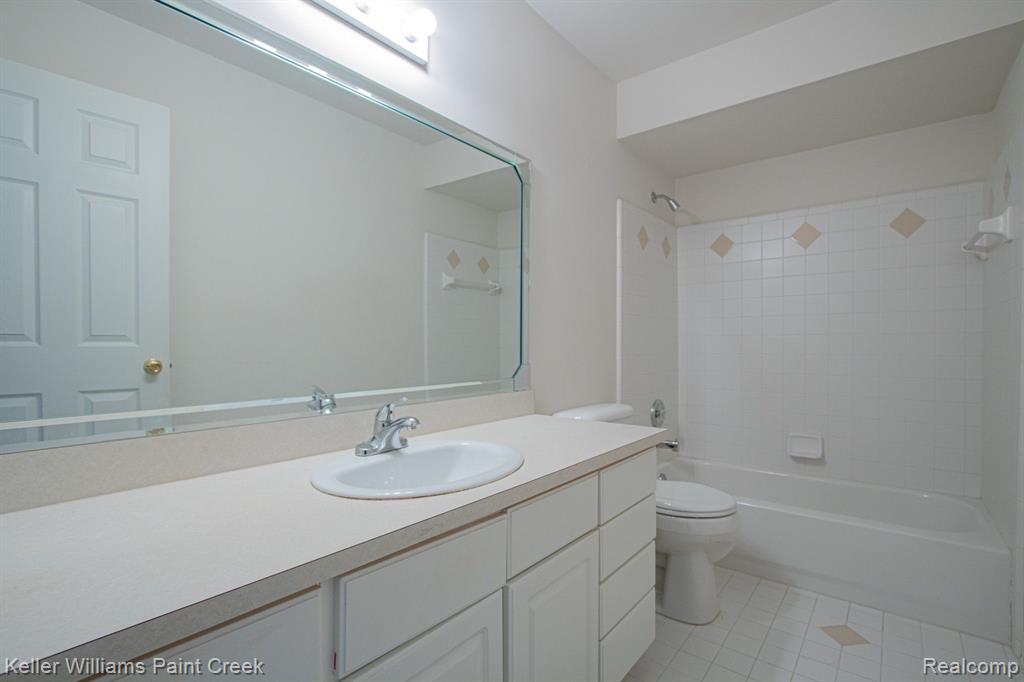 47466 S FORK Drive, Macomb, MI 48044 — Photo 17