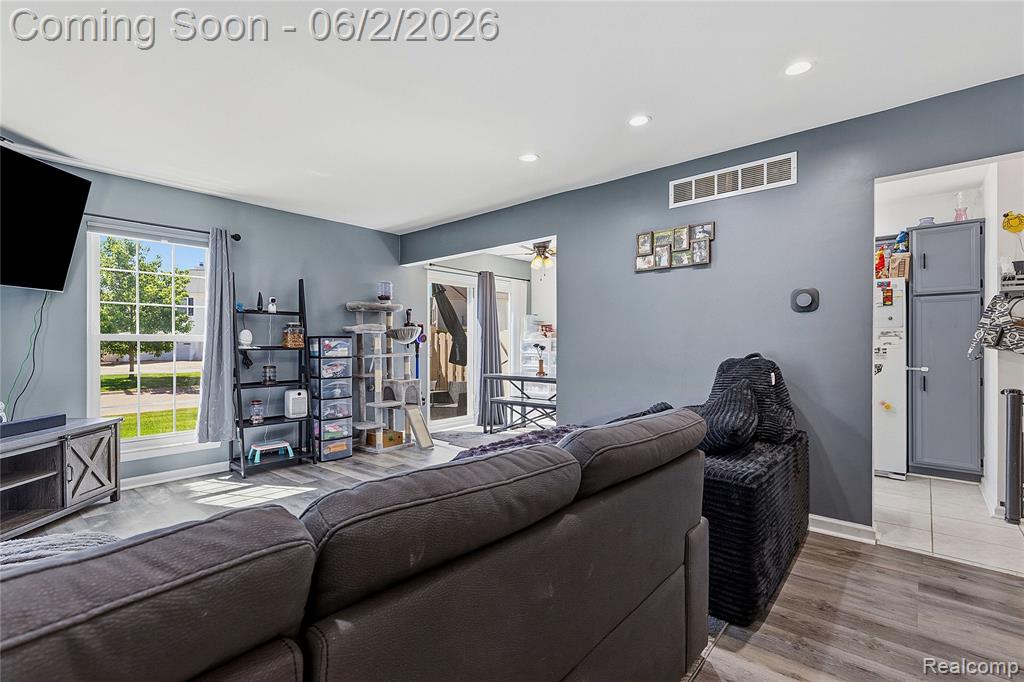 15794 Charleston Drive, Clinton Twp, MI 48038 — Photo 8