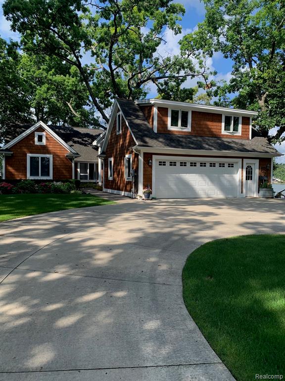 3895 Dorothy -- Main House Lane, Waterford, MI