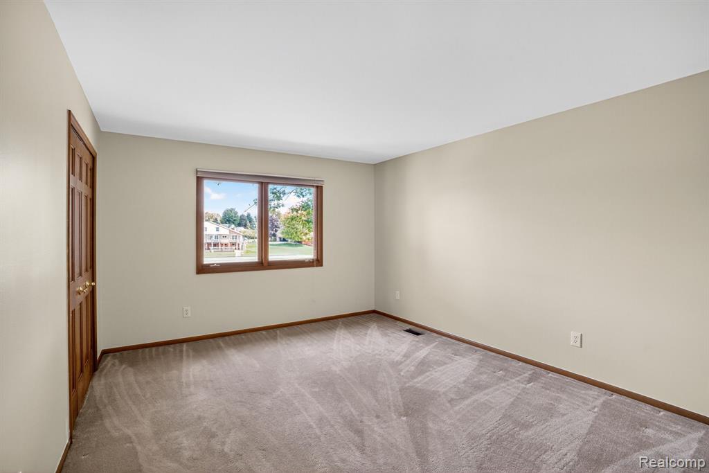 48342 Lake Valley Drive, Shelby Twp, MI 48317 — Photo 28
