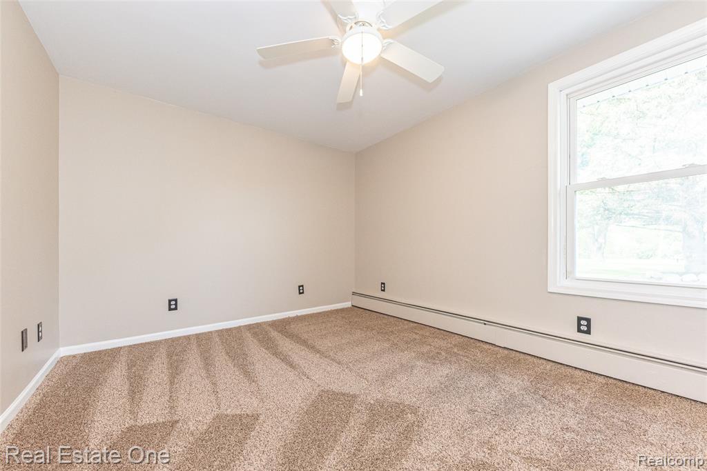 912 N Wixom Road, Wixom, MI 48393 — Photo 29