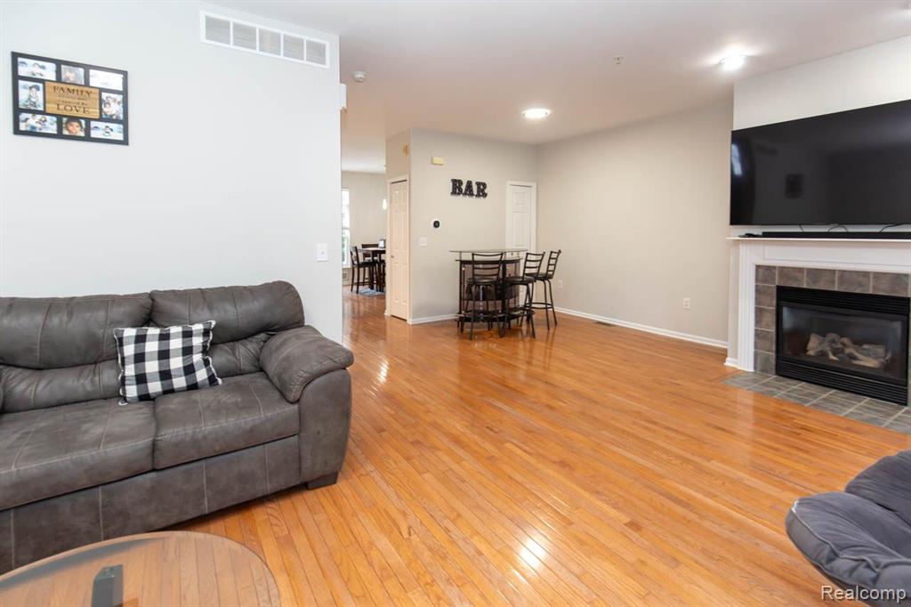 581 CHERRY ORCHARD Road, Canton, MI 48188 — Photo 22