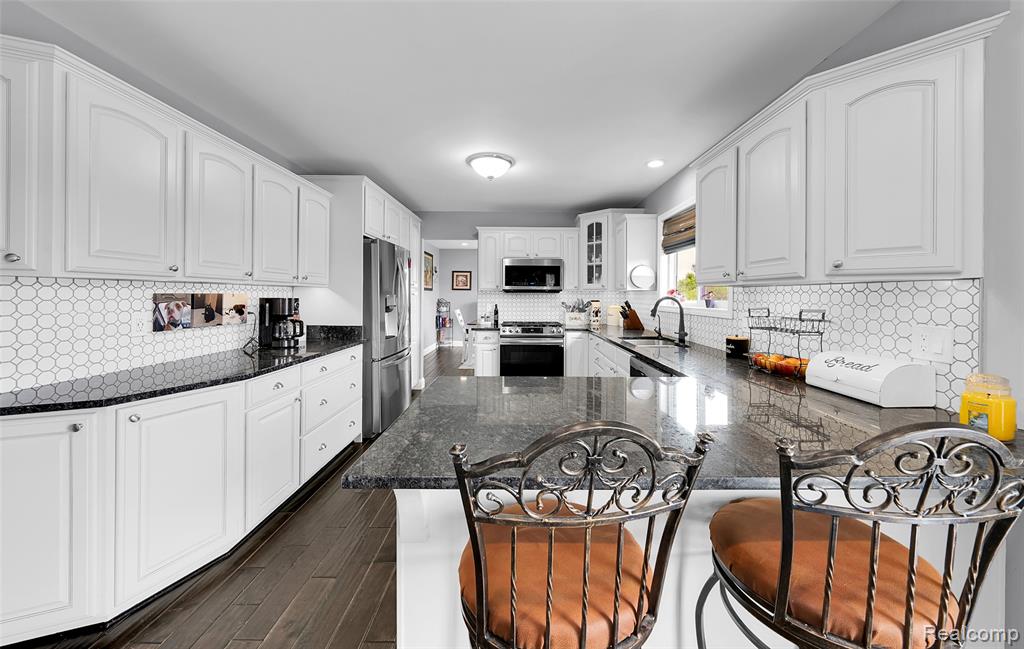 5015 LINDEMERE Drive, Fowlerville, MI 48836 — Photo 13
