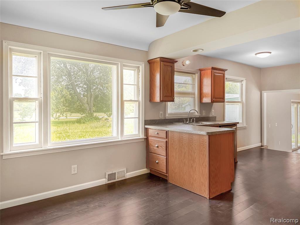 4078 W Coldwater Road, Flint, MI 48504 — Photo 10
