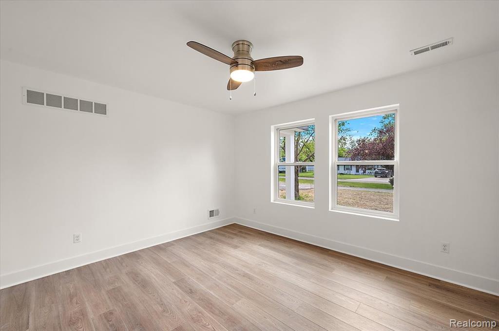 6165 Woodsdale Drive, Grand Blanc, MI 48439 — Photo 20