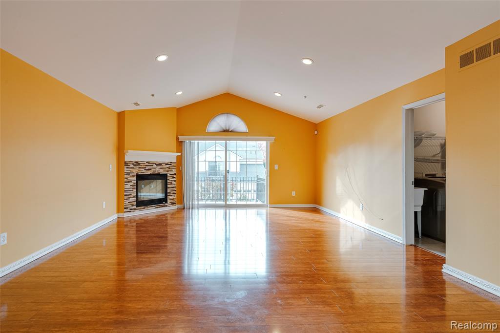 31204 Alexa Drive, Commerce Twp, MI 48390 — Photo 6