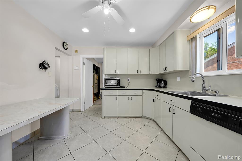 13341 Albany Street, Oak Park, MI 48237 — Photo 18