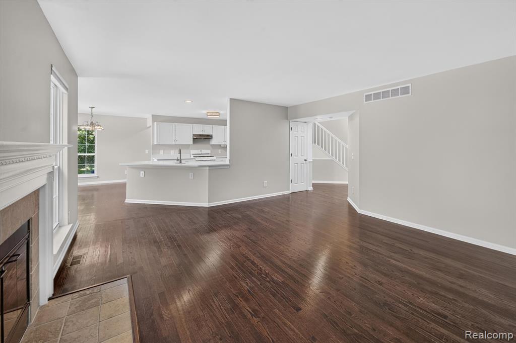 4895 Greenview Drive, Commerce Twp, MI 48382 — Photo 13