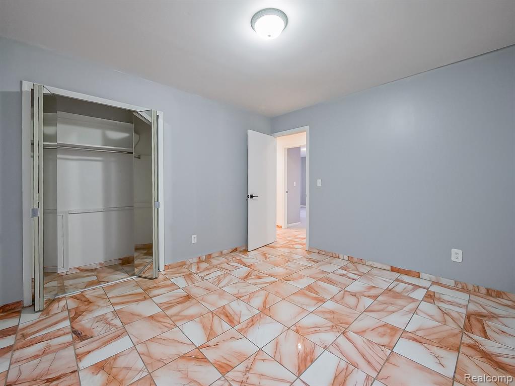 7329 Camelot Drive, West Bloomfield, MI — Photo 13