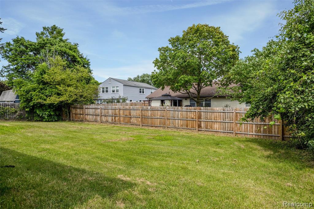 4942 Butler Drive, Troy, MI 48085 — Photo 33