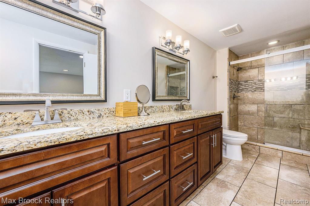 4371 Foxpointe Drive, West Bloomfield, MI 48323 — Photo 16