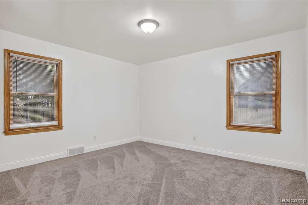18671 Huntington Avenue, Harper Woods, MI 48225 — Photo 15