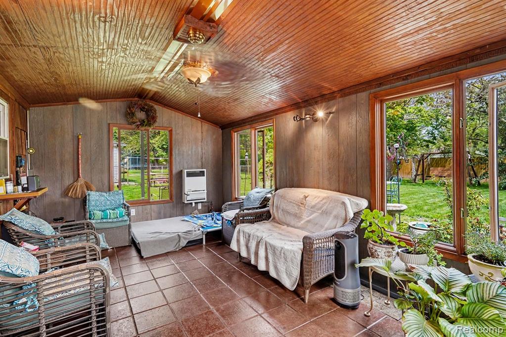 5830 Eldridge Drive, Waterford, MI 48327 — Photo 18