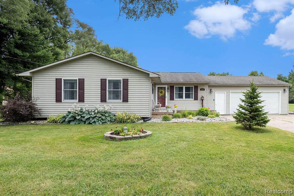 6343 Clovis Avenue E, Flushing, MI 48433 — front exterior