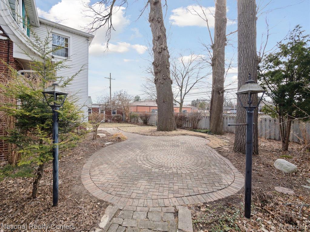 422 HENDRIE Boulevard, Royal Oak, MI 48067 — Photo 44