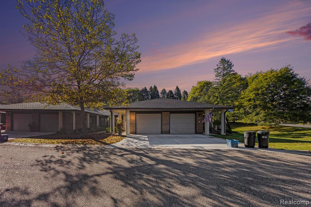 985 Wexford Way, Rochester Hills, MI 48307 — front exterior