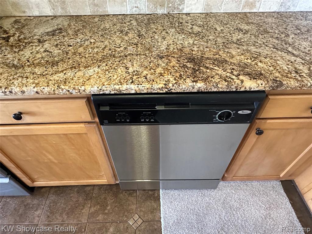 8027 Flagstaff Street, Commerce Twp, MI 48382 — Photo 14