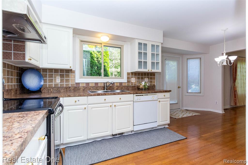 7062 Foxridge Drive, Canton, MI 48187 — Photo 12
